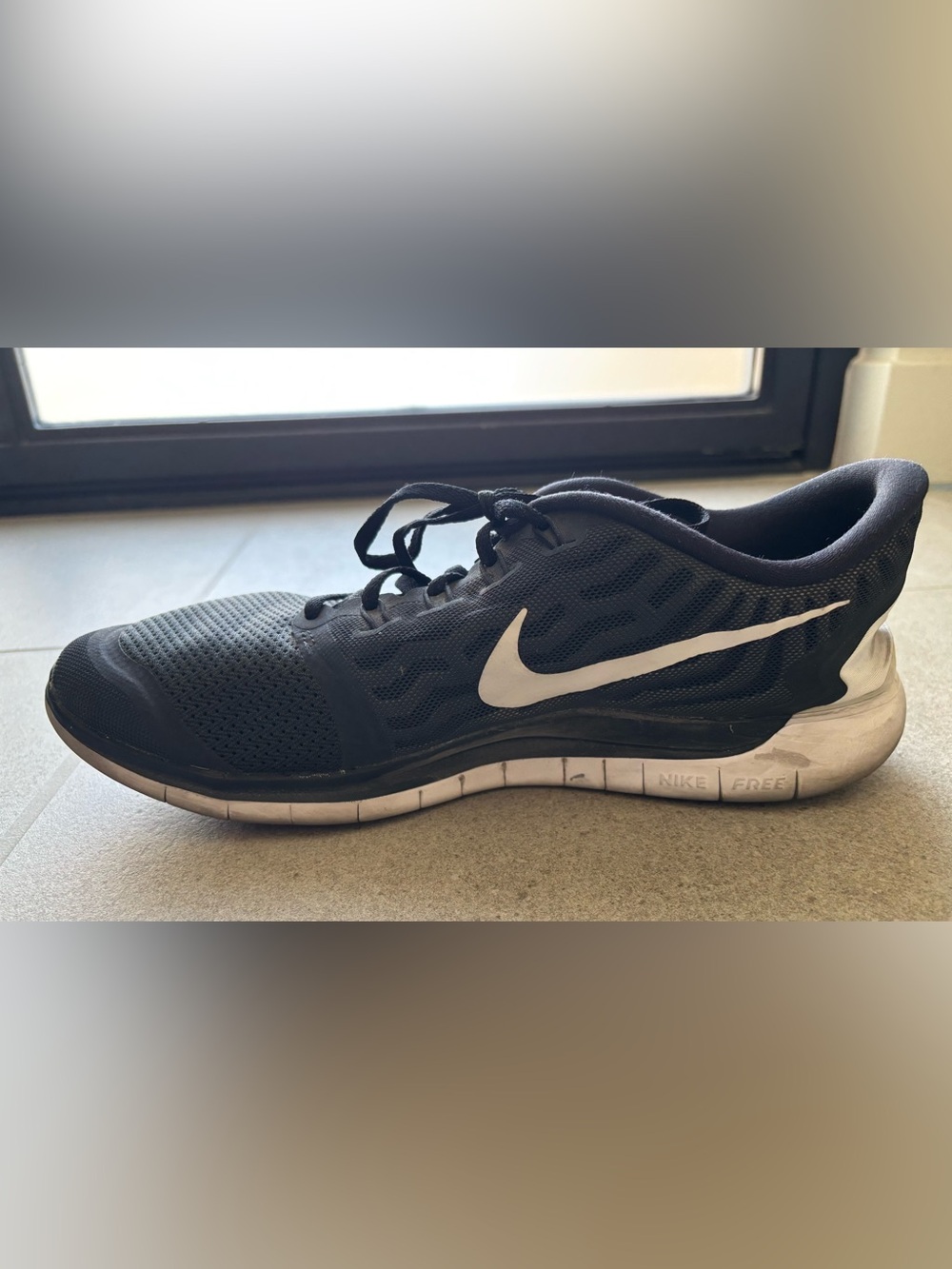 Nike Women’s Free 5.0 Running Training Walking Shoes Size 12 in Black/White - Picture 7 of 9